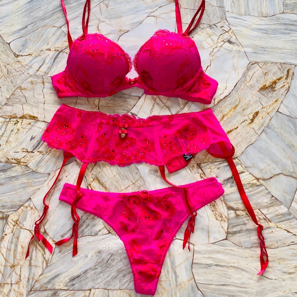 3 Pc Set Sexy Little Things Matching Set 32A Bra Medium Panty Pink Rose Garter